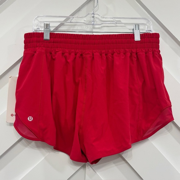 NWT Lululemon Hotty Hot Shorts 2.5" Size 12 In Pink Dragonfruit - Picture 1 of 7